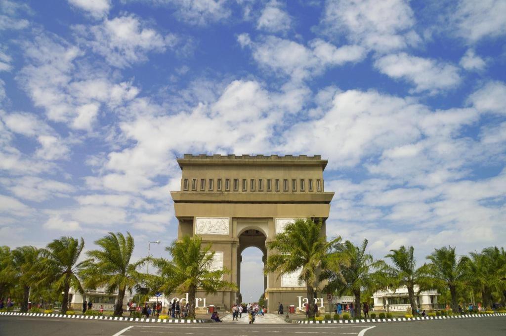 Amaris Simpang Lima Hotel Semarang Luaran gambar
